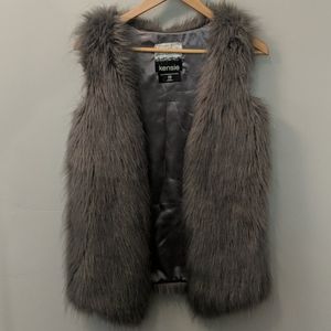 🍓2/$15 Kensie faux fur grey vest